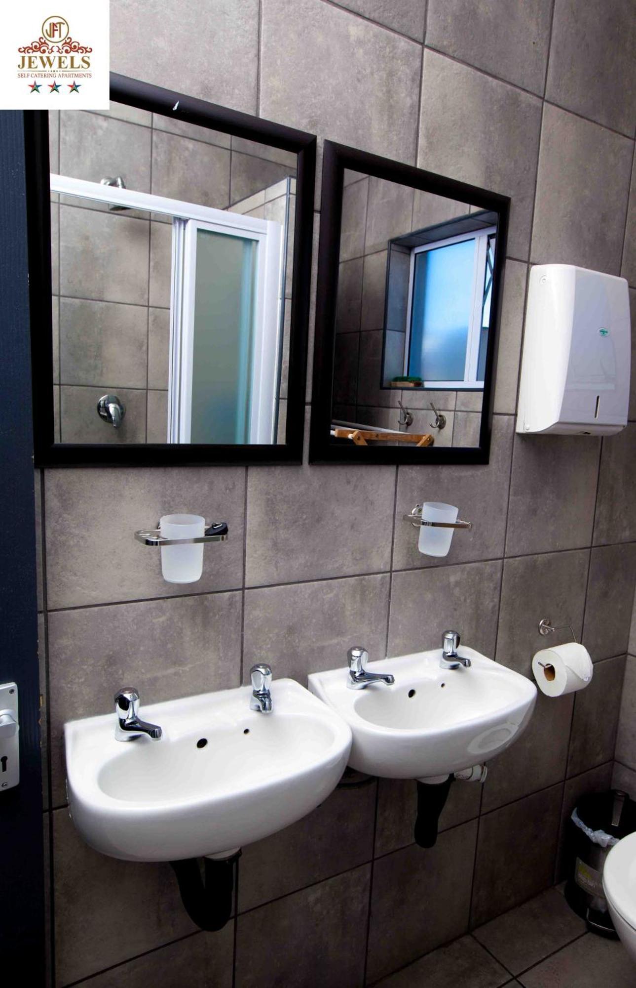 东伦敦Jft Self Catering Units住宿加早餐旅馆 外观 照片